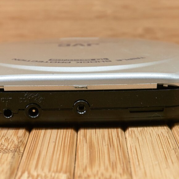 JVC XL-P34 Portable CD Player, Shock Protection Hyper Bass Sound, Made in Japan - Picture 7 of 11